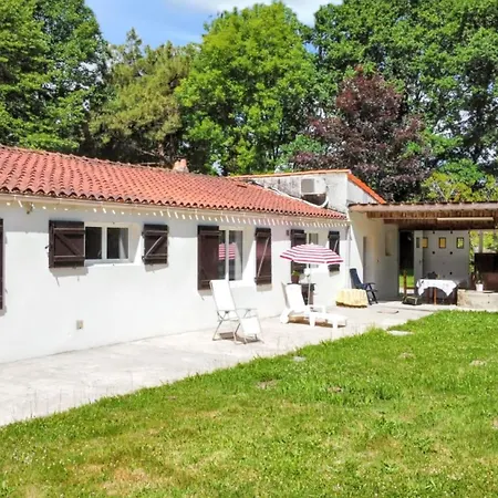 Semesterbostad Maison Spacieuse A Avec Jardin Et Terrasse Venansault