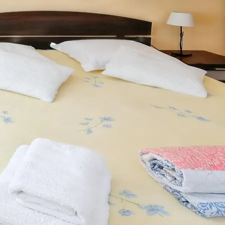 Maison Spacieuse A Avec Jardin Et Terrasse