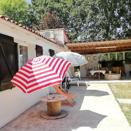 Semesterbostad Maison Spacieuse A Avec Jardin Et Terrasse