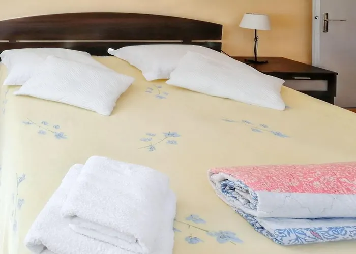 Maison Spacieuse A Avec Jardin Et Terrasse