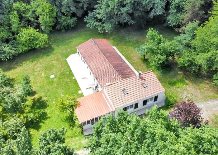 Maison Spacieuse A Avec Jardin Et Terrasse